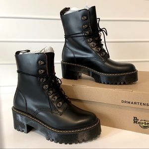 Dr. Martens Leona Boot Size 8 NWT Vintage Black
